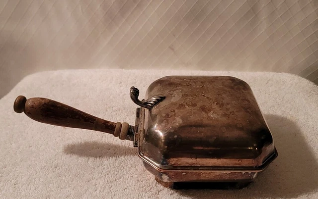 Vintage Sheffield Silver Co Silverplate Silent Butler/crumb catcher.