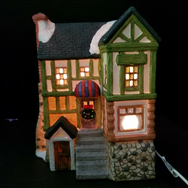 VINTAGE DICKENS TOWNE Series Christmas Light Up House 1995 15.95