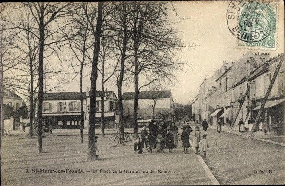 Ak St. Maur les Fosses Val-de-Marne, La Place de la Gare et rue... - 2465099
