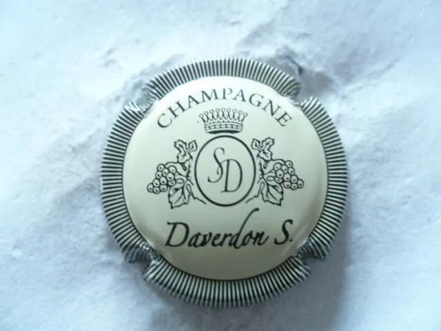 A Saisir  Capsule De Champagne.   Daverdon S.   N 7.   Creme Noir Striee.