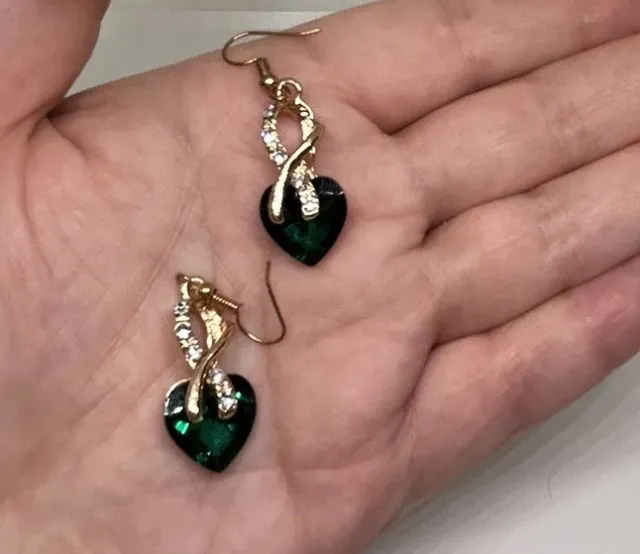 VTG Retro 90’s Avon Earrings gold Tone green crystal Heart Love Pierced dangle