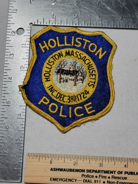 LE9B3 Police patch Massachusetts Holliston used