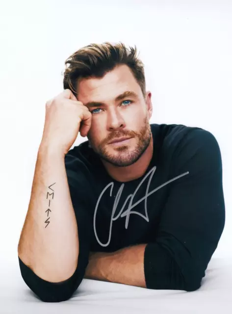 Chris Hemsworth Signed Auto 8 x 10  Photograph