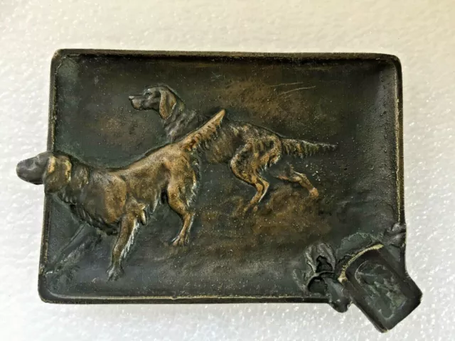 Cendrier décor de chiens de chasse  en bronze  chasse à cour vénerie épagneul