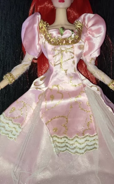 Vestido Barbie Rapunzel original años 90 color rosa usado. Muñeca no incluida 3