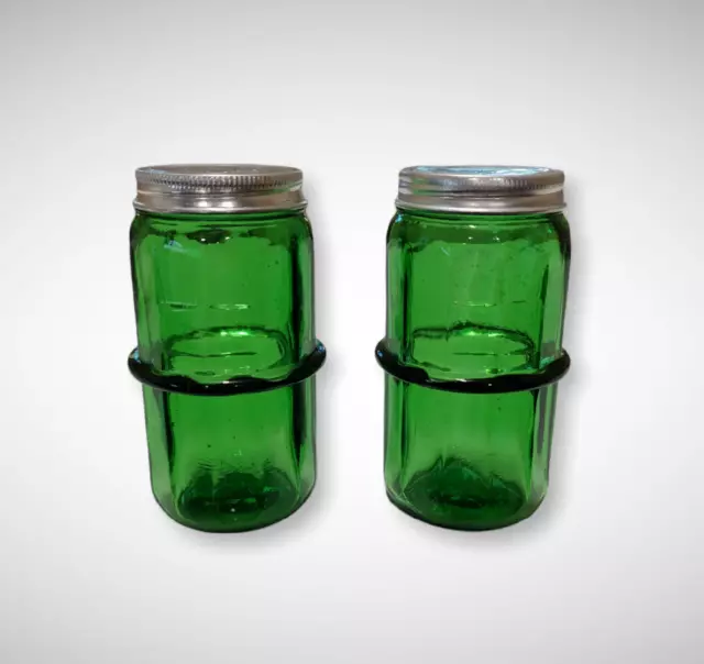 GREEN DEPRESSION STYLE GLASS HOOSIER SALT PEPPER SHAKERS, Vintage, Art Deco, Jar