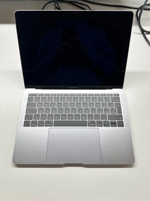 Apple MacBook Pro 13.3" (256GB SSD, Intel Core i5, 2.3GHz , 8GB) Laptop - Grigio