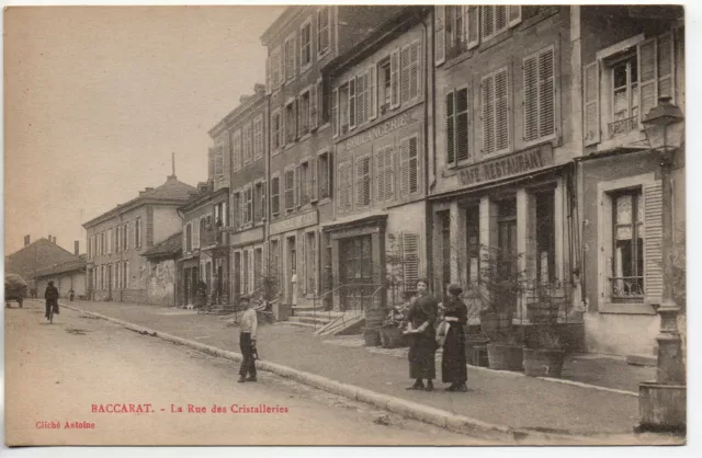 BACCARAT - Meurthe et Moselle - CPA 54 - rue des crystalleries - café restaurant