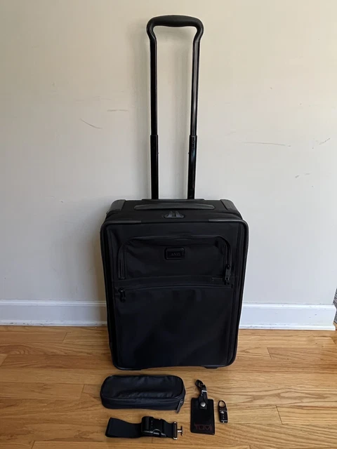 TUMI Alpha 2 Continental 21" Expandable 2 Wheeled Carry-On 22021D2 Great!