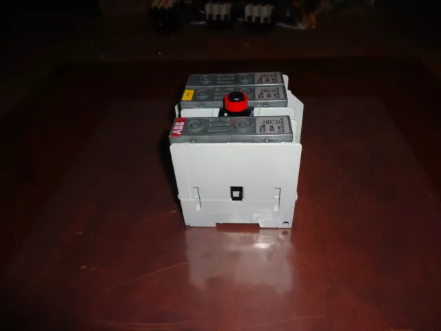 Abb  Disconnect Switch 600Volts / 30Amps  Cat # Os-30Faj12    Fuse