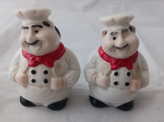 Chef Salt and Pepper Shakers Set Holding a Spoon and Fork Vintage (G)