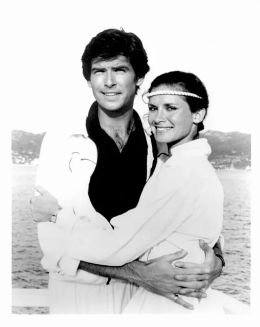1982 REMINGTON STEELE Stephanie Zimbalist/Pierce Brosnan clasp b/w 8x10 portrait 1982 REMINGTON STEELE Stephanie Zimbalist/Pierce Brosnan clasp b/w 8x10 portrait