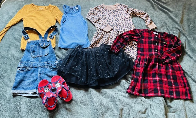 Pacchetto vestiti ragazze 6-7 anni sandali