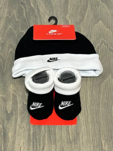 NWT Nike Newborn Infant Baby Black White Beanie Hat & Bootie Set 0-6 months