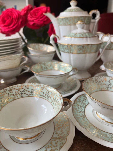 Service à thé/café 12 personnes porcelaine de Limoges vert et doré