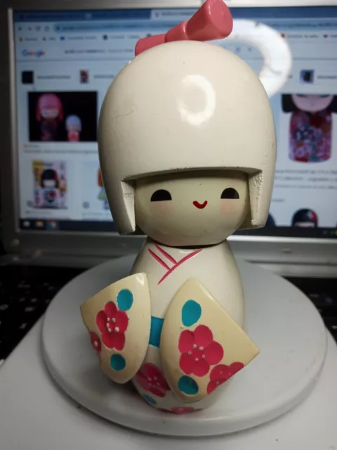 Muñeca Japonesa De Madera Estilo Kokeshi De 14 Cmts Alto Cabeza Movil