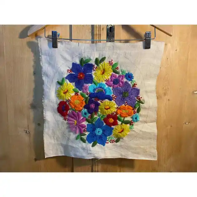 Pieza de bordado floral vintage | Arte textil listo para enmarcar | Cottagecore