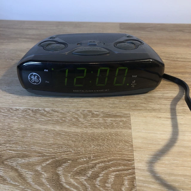 General Electric Vintage GE Model 7-4837B AM/FM Digital Alarm Clock Radio 9 volt