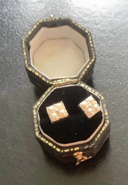 Ladies/Girls Brand New Pair Of 4 White Pearl Like Stones Per Stud.