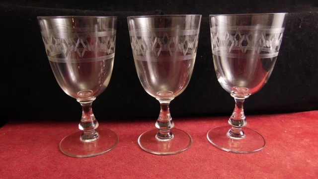 Service de 3 verres à eau en cristal gravé Baccarat, St Louis, Val St Lambert