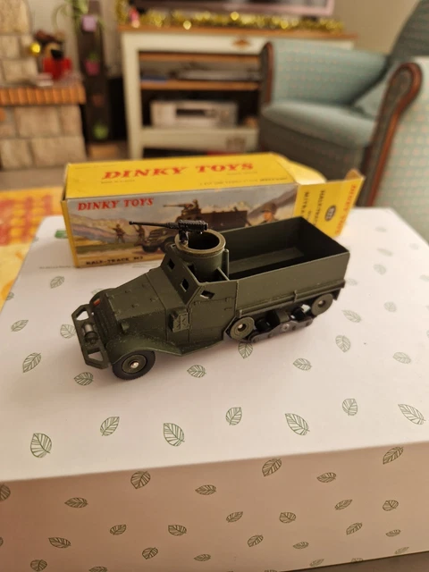 dinky toys 822 half-track M3 état neuf