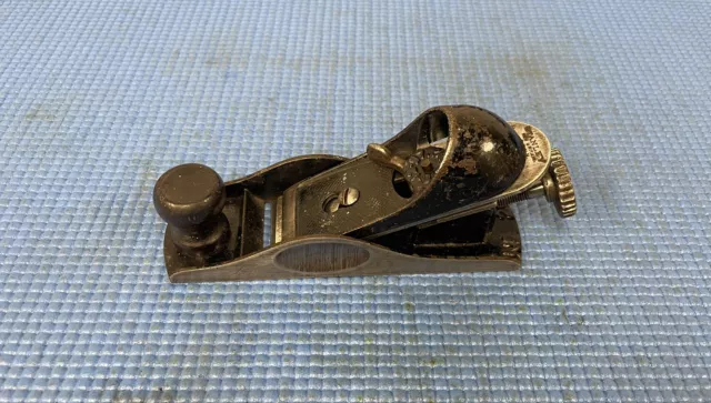 Vintage STANLEY No. 203 Small Block Plane w/ Fine V Trademark Blade