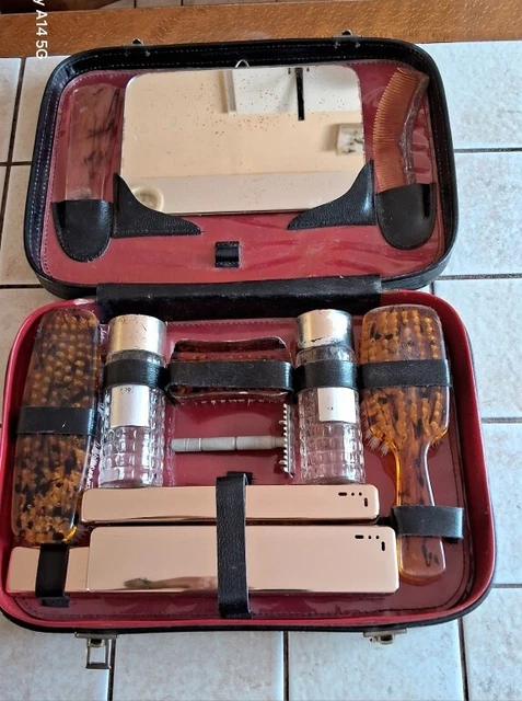 Grande trousse de toilette en cuir à deux compartiments - F. HAMMANN - ROUGE FONCÉ - Bongénie Grande trousse de toilette en cuir à deux compartiments - F. HAMMANN - ROUGE FONCÉ - Bongénie