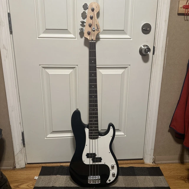 SQUIRE BASS GUITAR 72.00 PicClick
