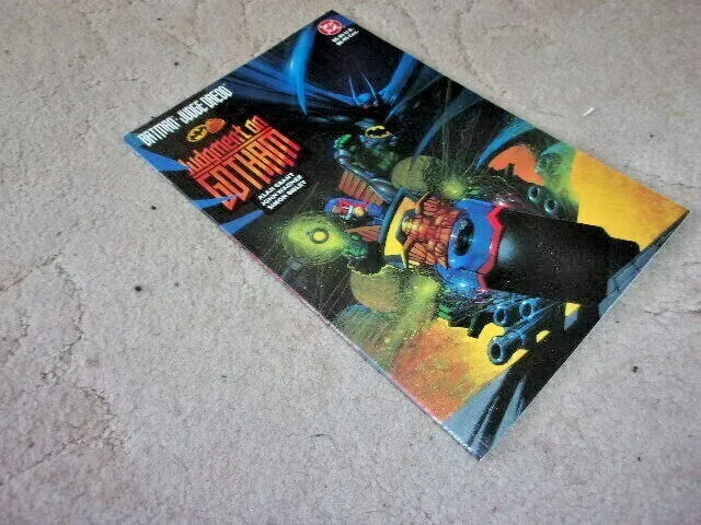 Judgement On Gotham :Batman Judge Dredd  Paperback – rare 1991 1st New [unread]