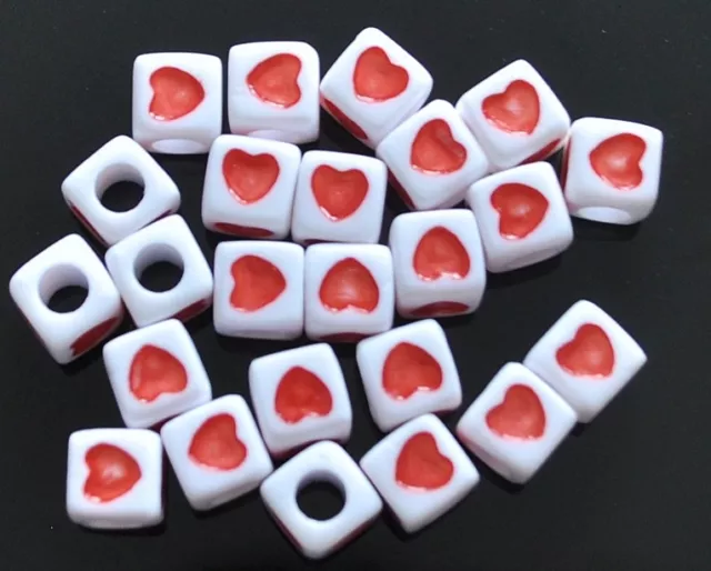 40 piezas cuentas de acrílico con rojo corazón, cubitos, blanco, 7 mm