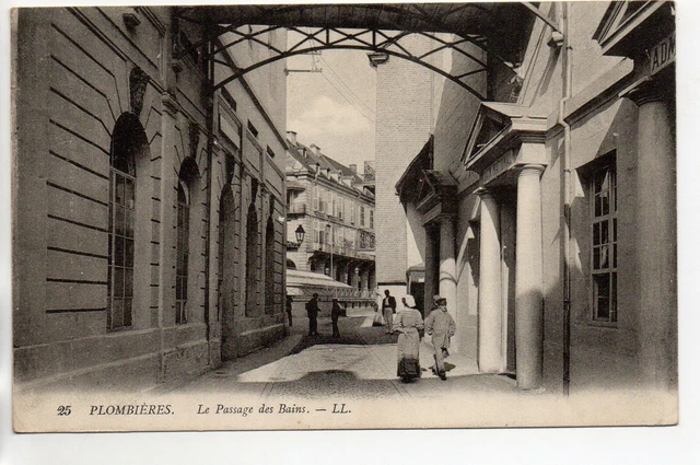 PLOMBIERES LES BAINS - Vosges - CPA 88 - le passage des bains