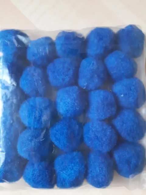 25 Bommel Pompons 3cm Plüsch Pompon pom pon mini Stoff Kugeln BLAU