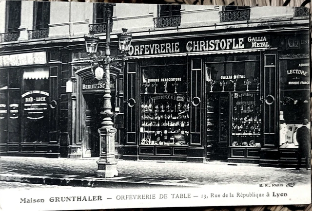 CPA AVALLON, VUE perspective sur la Place Vauban et la Rue de Lyon 1912