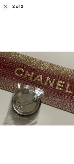 CHANEL VIP GIFT 2021' White & Gold No.5 Perfume Logo Round Pin