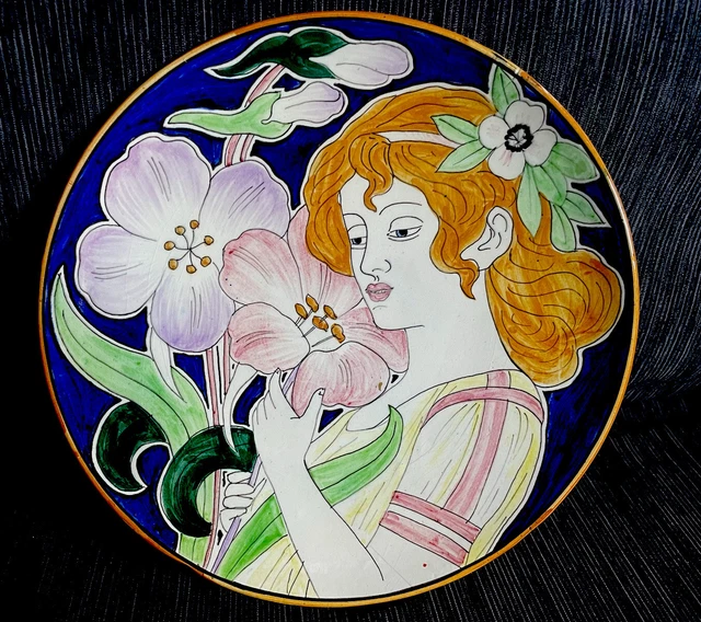 " STILE LIBERTY   "piatto busto femminile e fiori ……..