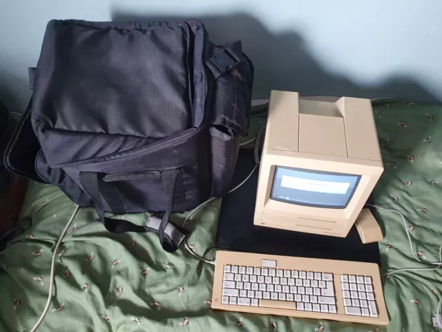 Vintage Apple Macintosh SE M5010 Classic Computer