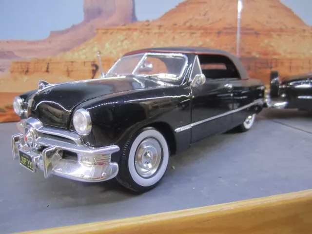 Voiture miniature FORD CONVERTIBLE 1950 MAISTO 1/18ème