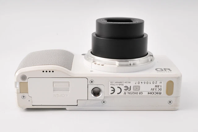 [Near MINT] RICOH GR DIGITAL IV White Edition 10.4MP Digital Camera JAPAN #339 9