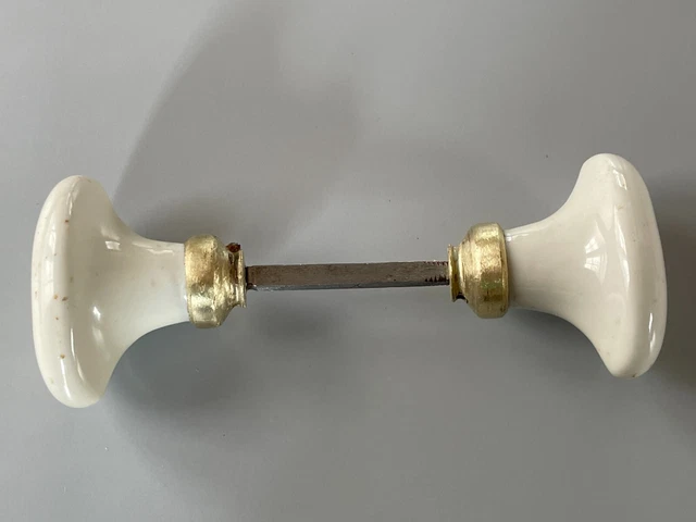 BOUTON POIGNÉE DE porte ancienne en porcelaine et laiton avec son axe