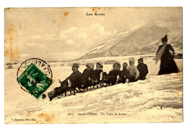 CPA Sports d'hiver Un Train de Luges animé