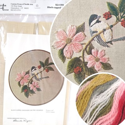 SONG SPARROW et Mountain Ash Crewel Embroidery Kit par Blanche Virgien vintage 