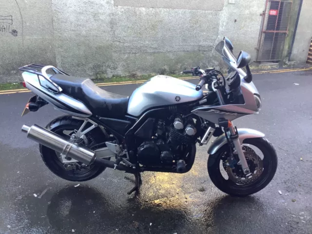 Yamaha FZS600 FZS 600 FAZER SV03EZK 5201 miles starts & runs but downpipe holed