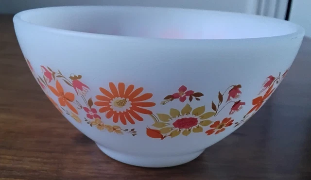Vintage ... Assiettes ARCOPAL à fleurs bleues par ANTAR