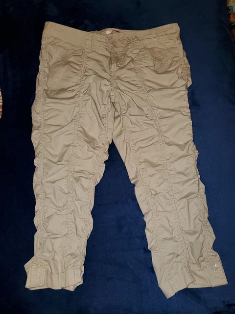 Khaki capris deals for juniors