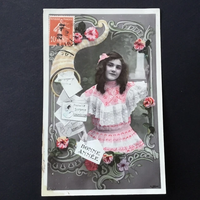 Ancienne Carte Postale Vintage Bonne Année - Petite Fille, Écureuil Et Panier De Noël