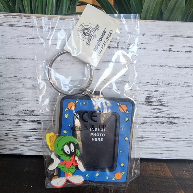 Marvin The Martian Vintage 1998 Photo Keychain ~ Warner Bros. Looney Tunes