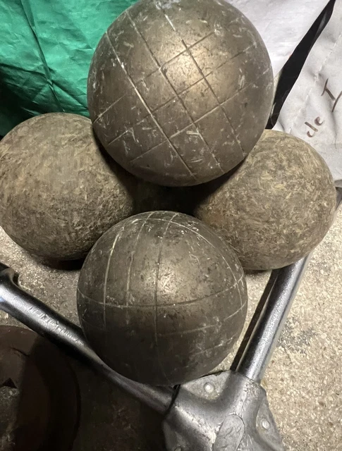 Paire De Boules De Pétanque Lyonnaise Anciennes En Laiton