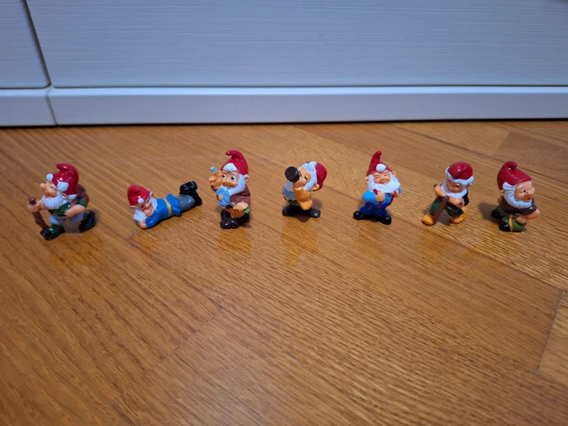 Kinder Ferrero Sorpresine - Serie Completa Gnomi Al Bagno Nani Dwarfs - Cake Toppers