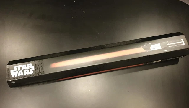 Darth Vader (Dark Vador) Star Wars Galaxy's Edge Disney Parks Legacy Lightsaber