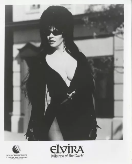 Elvira Original 8x10 Photo Mistress Of The Dark 1988 sexy costume busty pose